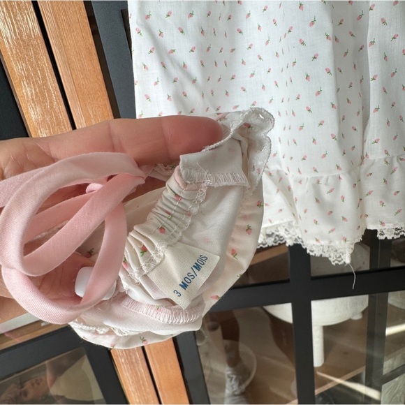 Vintage 1980s gown bonnet set rosebuds print baby girl bow lace eyelet heirloom - Picture 10 of 10